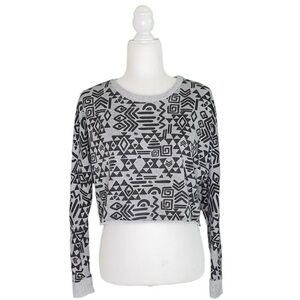 GEO AZTEC PRINT LONG-SLEEVE MID-CROP TOP · SIZE M